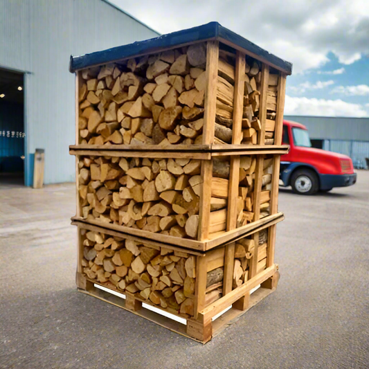 40 cm trockene Brennholzscheite auf einer Palette (2,7 Kubikmeter)