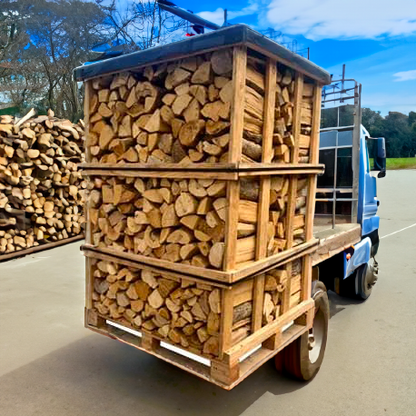 Trockenes Brennholzscheit 1m auf einer Palette (2 Kubikmeter)